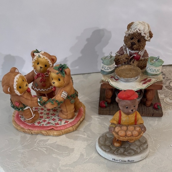 Other - bundle Vintage Charming Bear Figurine collectible Set. from different makers
